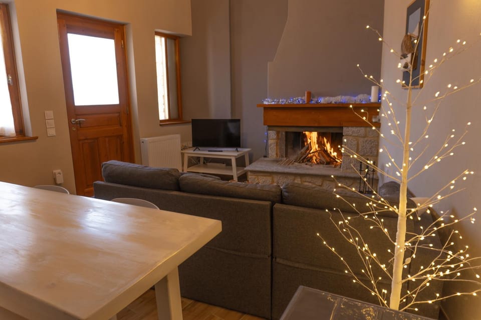 Communal lounge/ TV room, Living room, Photo of the whole room, Seating area, Evening entertainment