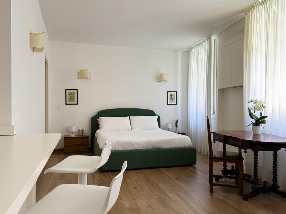Bed, Living room, Photo of the whole room, Bedroom