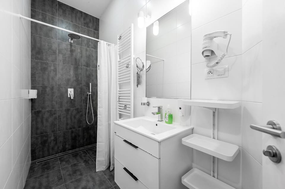 Shower, Bathroom, towels