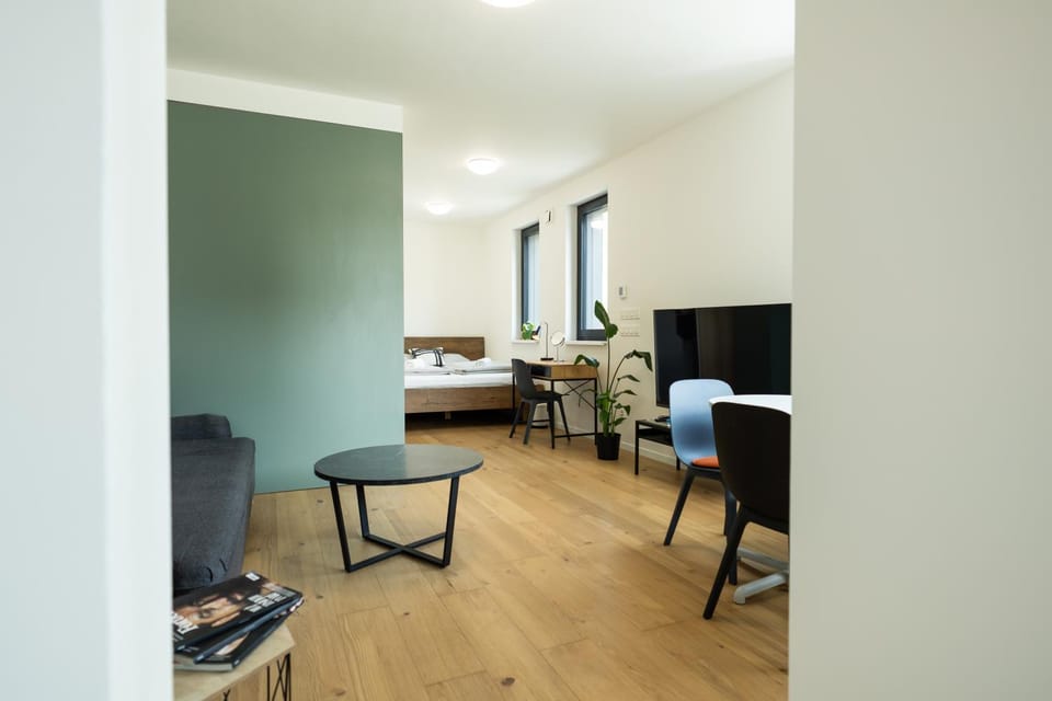 Communal lounge/ TV room, TV and multimedia, Living room