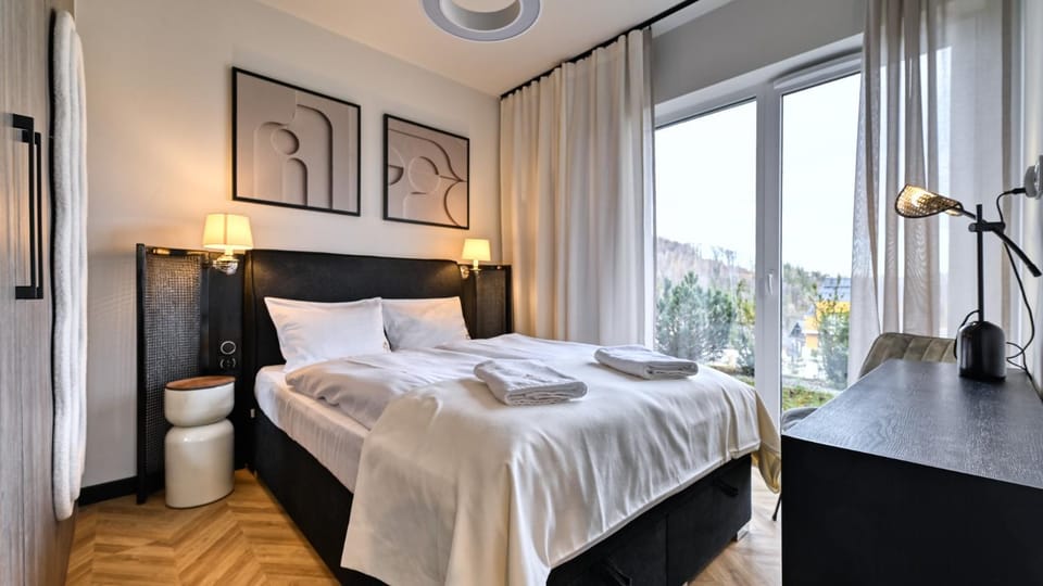 Bed, Bedroom, towels, wardrobe