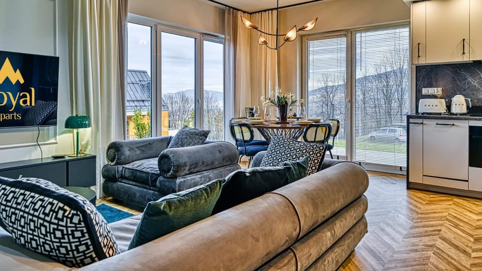 TV and multimedia, Kitchen or kitchenette, Seating area, Dining area