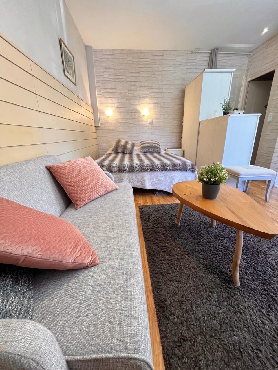 Bed, Living room