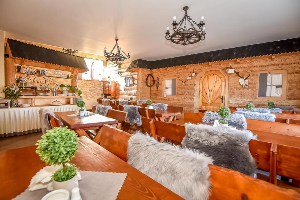 Restaurant/places to eat, Dining area
