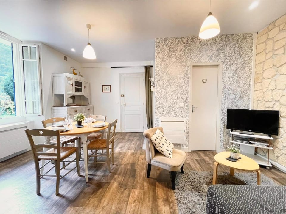 Charmant T2 avec jardin, 4 pers, coeur de village Apartment in Cauterets