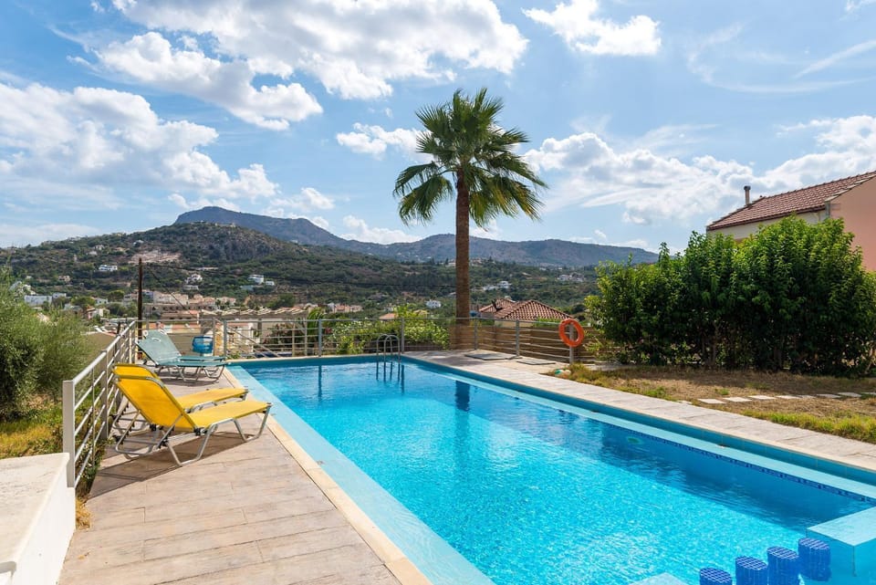 Day, Natural landscape, Mountain view, Pool view, Swimming pool, sunbed