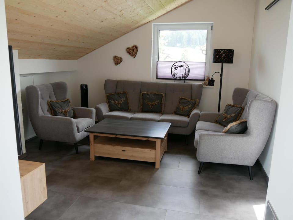 Living room, Seating area