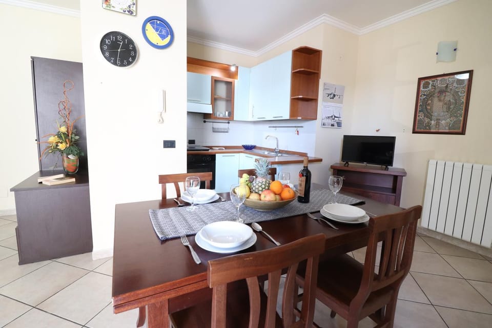 Living room, Decorative detail, Dining area, kitchen