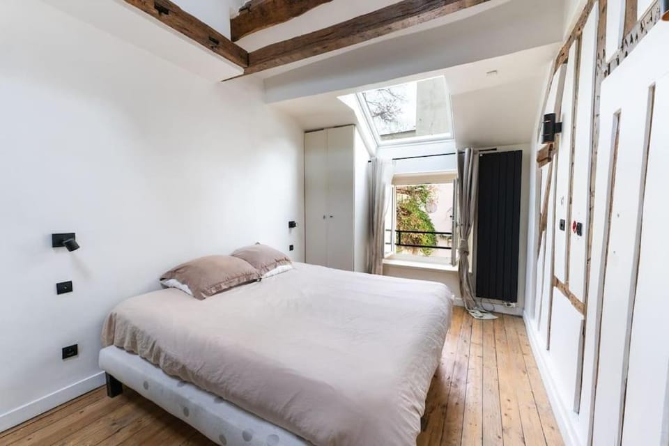 Bed, Photo of the whole room, Bedroom