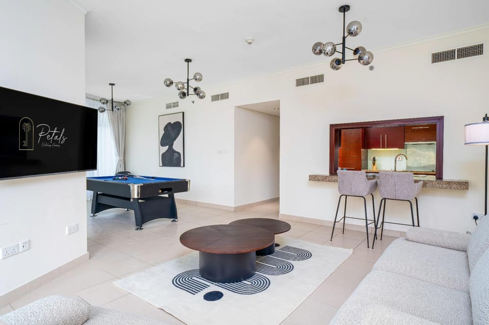 Game Room, Seating area
