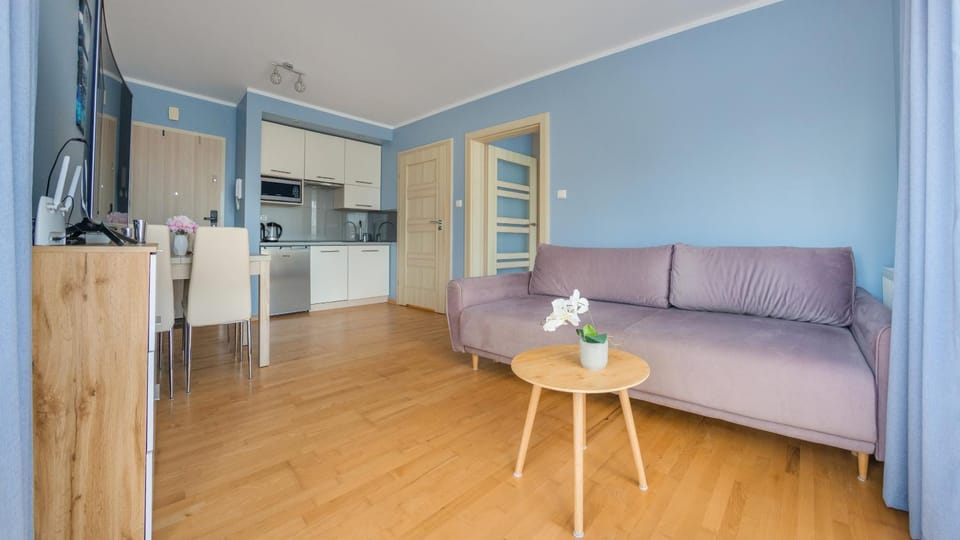 TV and multimedia, Kitchen or kitchenette, Living room, Seating area