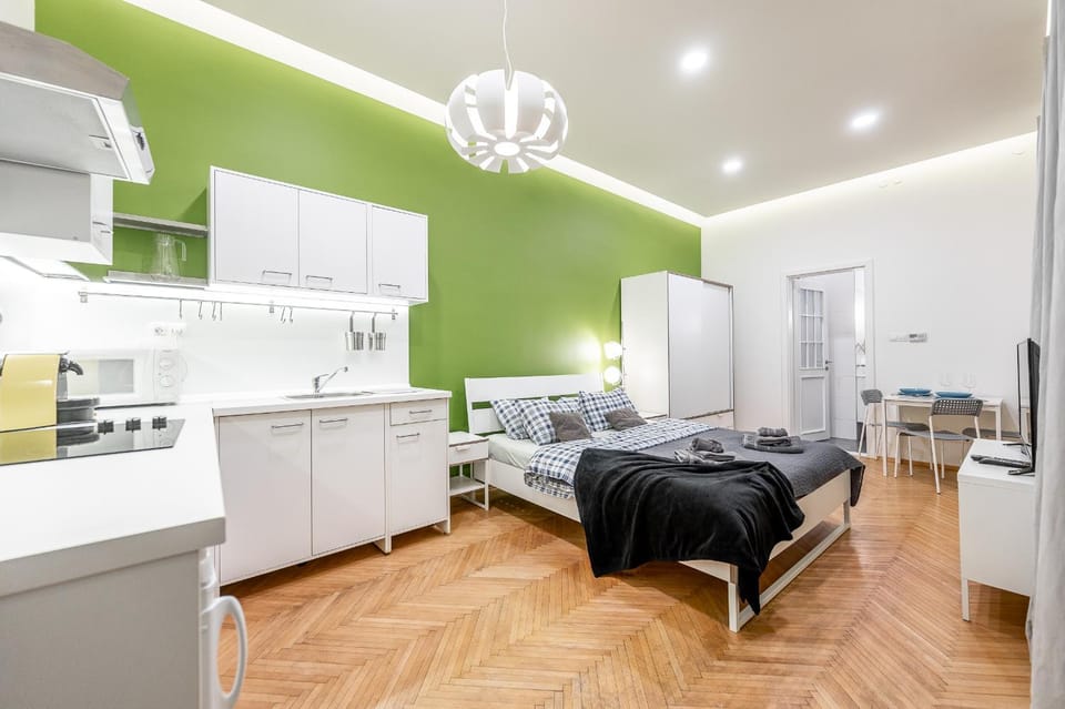 Bed, Kitchen or kitchenette, Photo of the whole room, Bedroom, oven, pet friendly, towels