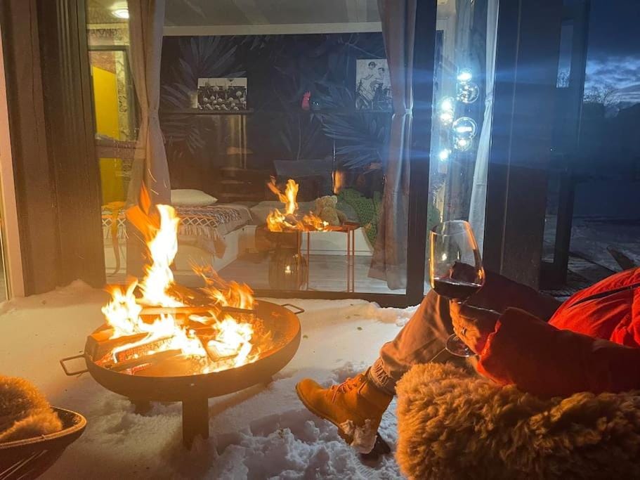 Night, BBQ facilities