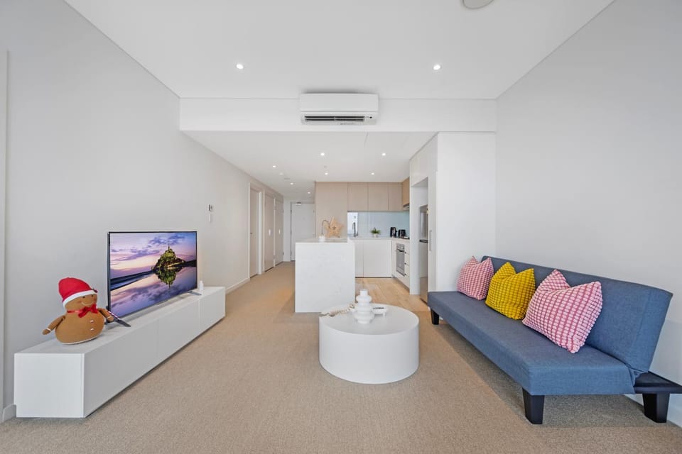 Communal lounge/ TV room, TV and multimedia, Living room, Seating area, Evening entertainment