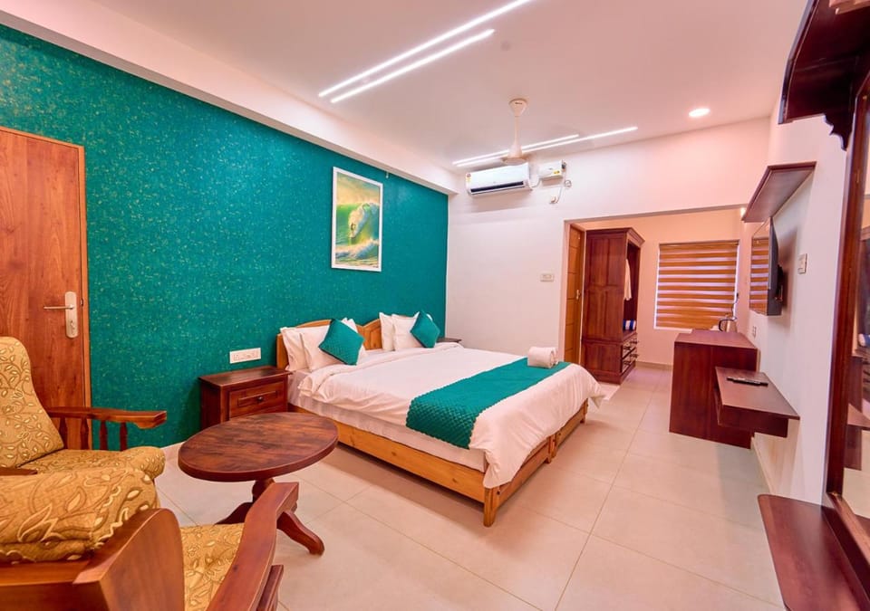 Bed, TV and multimedia, Living room, Photo of the whole room, Seating area, Bedroom, wardrobe, air conditioner