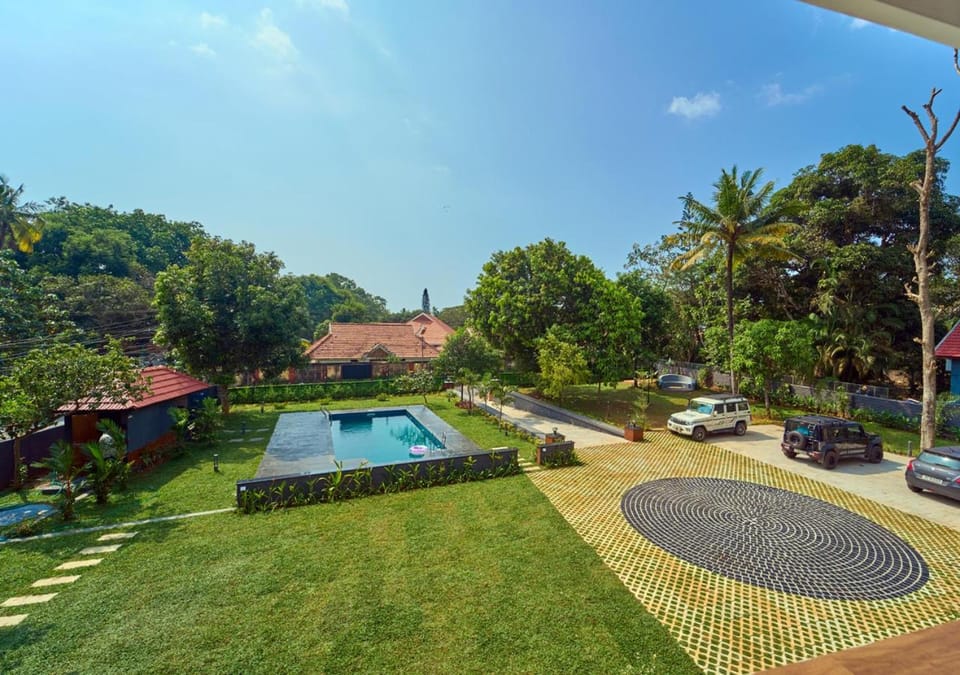 Spring, Day, Natural landscape, Garden, Garden view, Pool view, Swimming pool, Parking