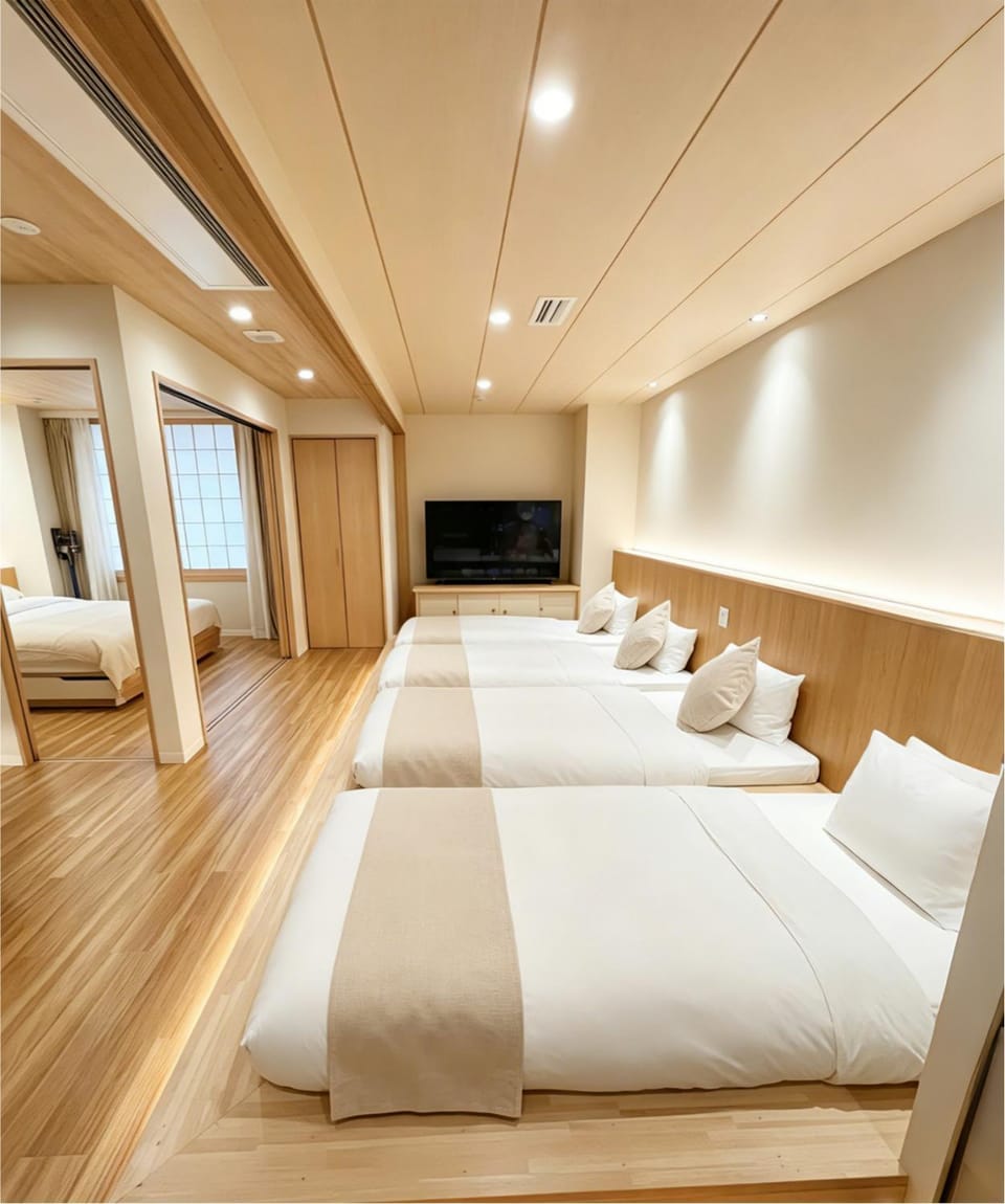 Bed, TV and multimedia, Living room, Photo of the whole room, Bedroom
