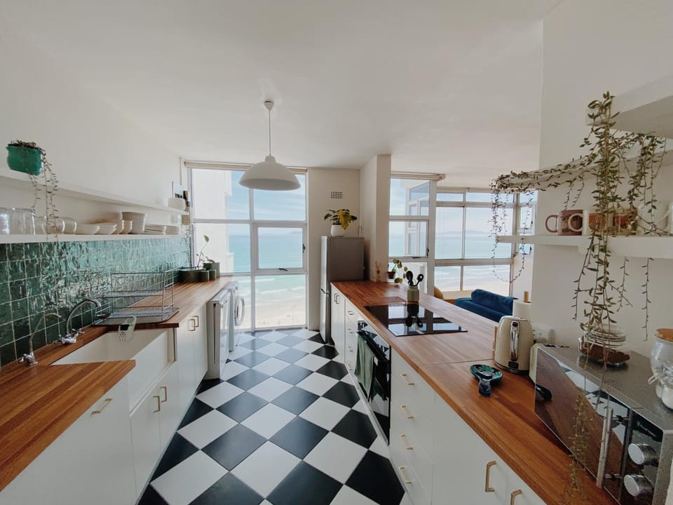 Kitchen or kitchenette, Sea view, Sea view, stove