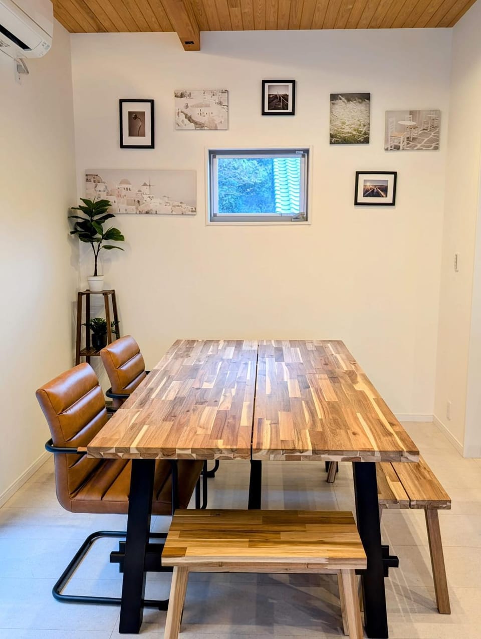 Seating area, Dining area