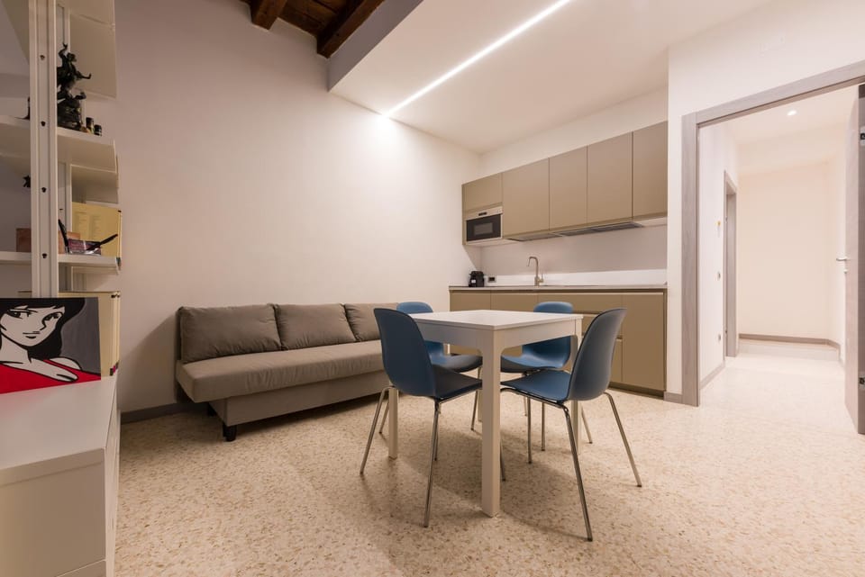 Kitchen or kitchenette, Living room, Seating area, Dining area