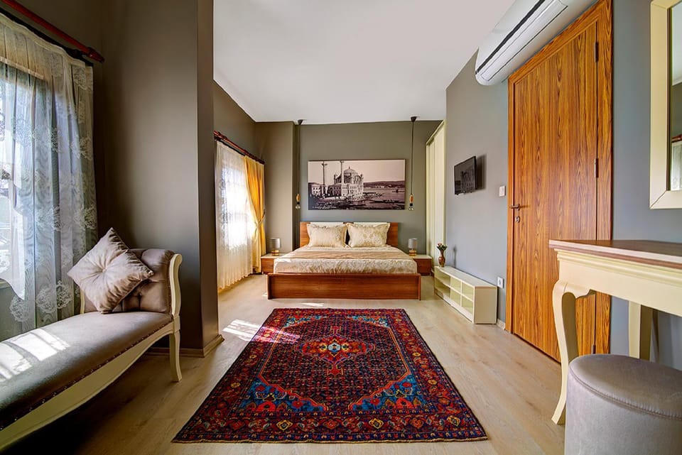 Shower, Toilet, Patio, Bathroom, TV and multimedia, Coffee/tea facilities, Balcony/Terrace, Decorative detail, Dining area, Bedroom, City view, Landmark view