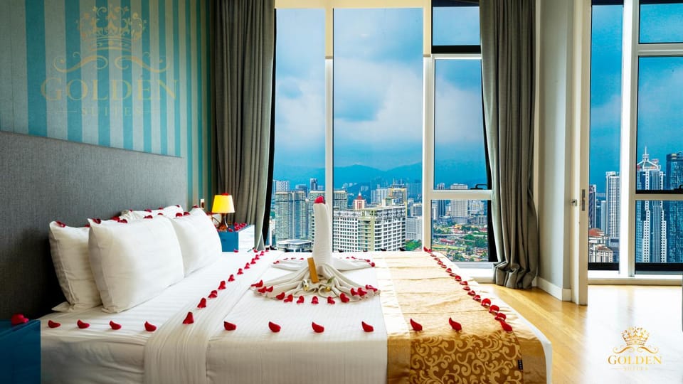 Bed, View (from property/room), Bedroom, City view