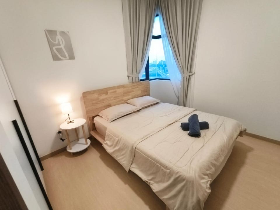 MidValley 3BR Lake View-8px with GFloor 2 CP, PetFriendly I Netflix & Coway I Unblock High Floor Fashion High-end Renovations Apartment in Johor Bahru