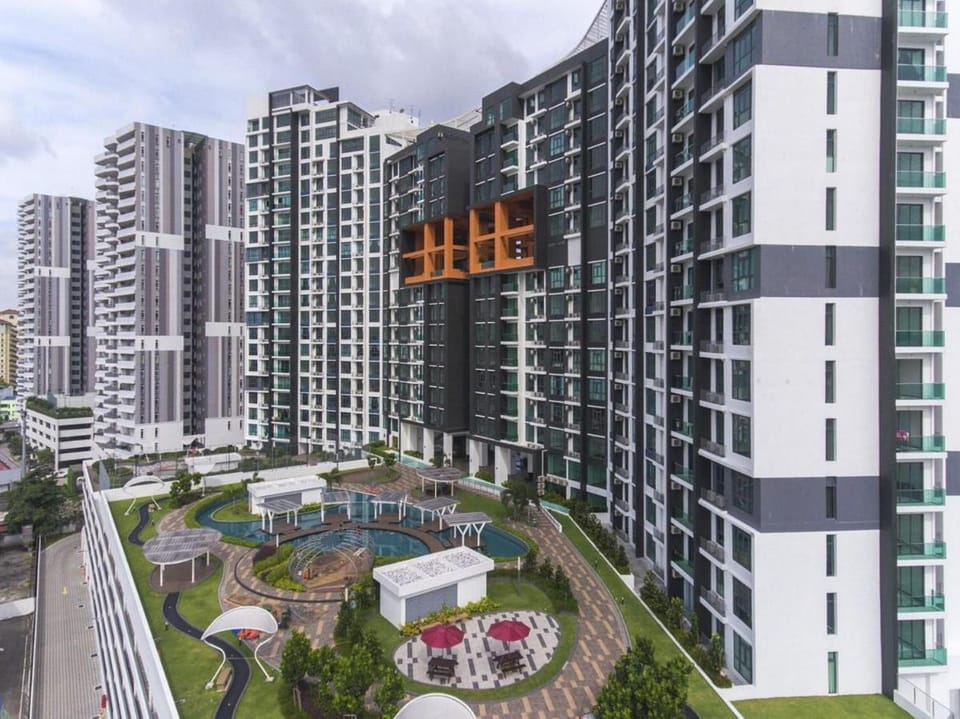 MidValley 3BR Lake View-8px with GFloor 2 CP, PetFriendly I Netflix & Coway I Unblock High Floor Fashion High-end Renovations Apartment in Johor Bahru