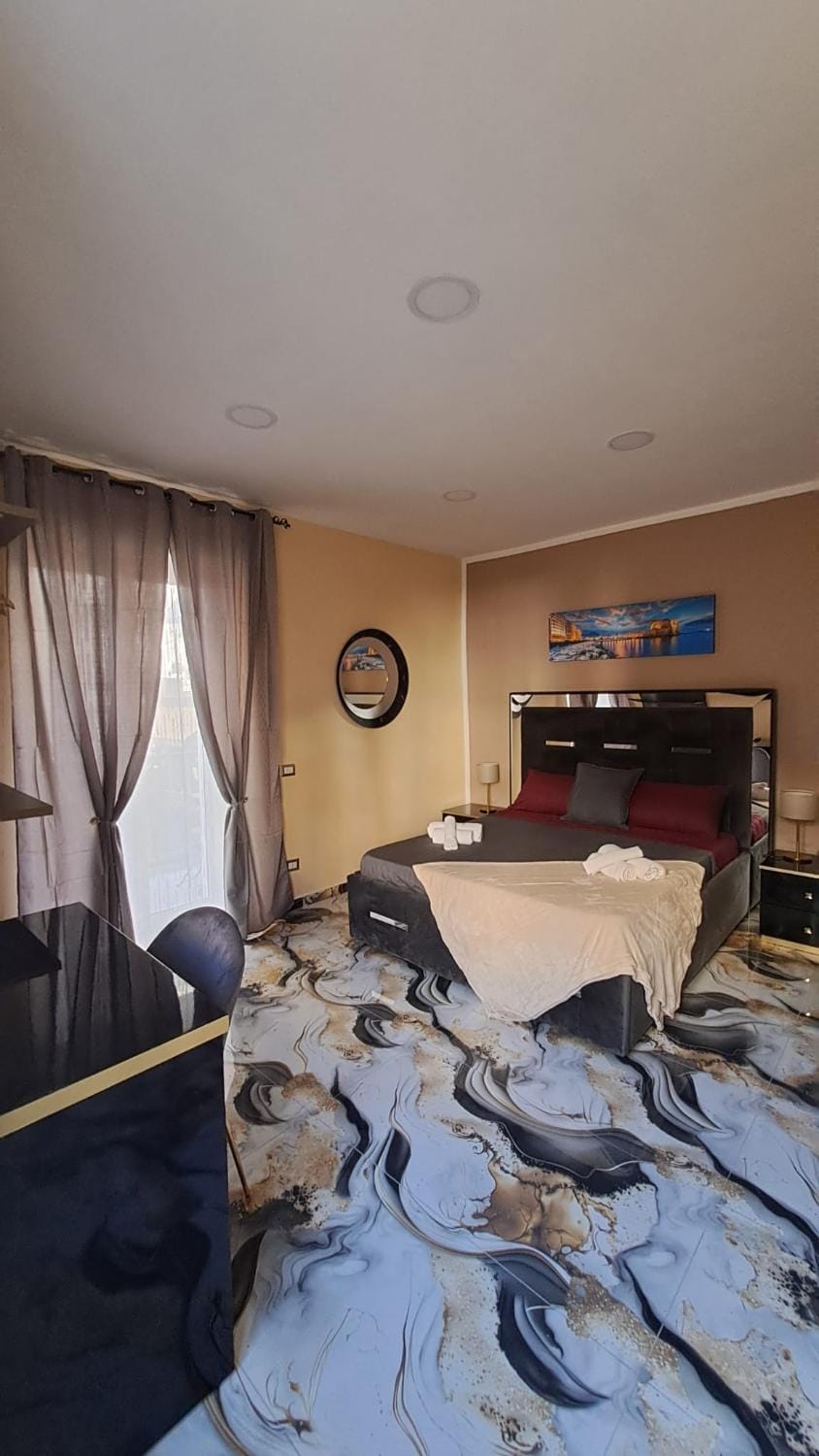 Bed, TV and multimedia, Photo of the whole room, Bedroom