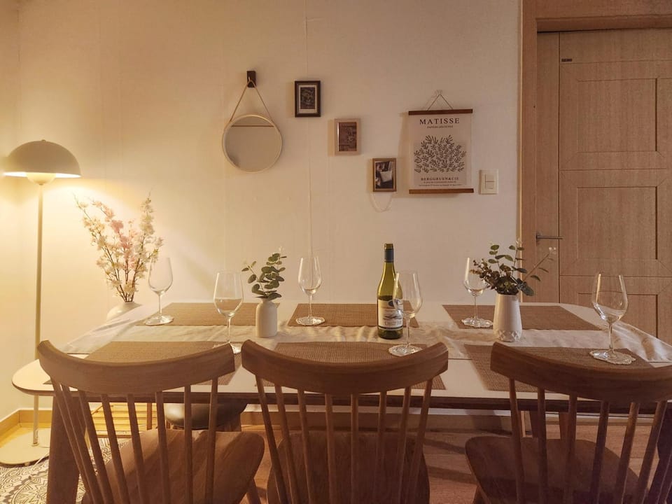 Living room, Dining area
