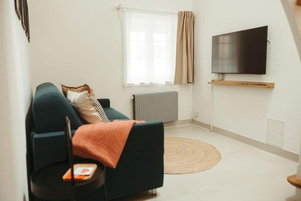 Communal lounge/ TV room, TV and multimedia, Living room, Seating area