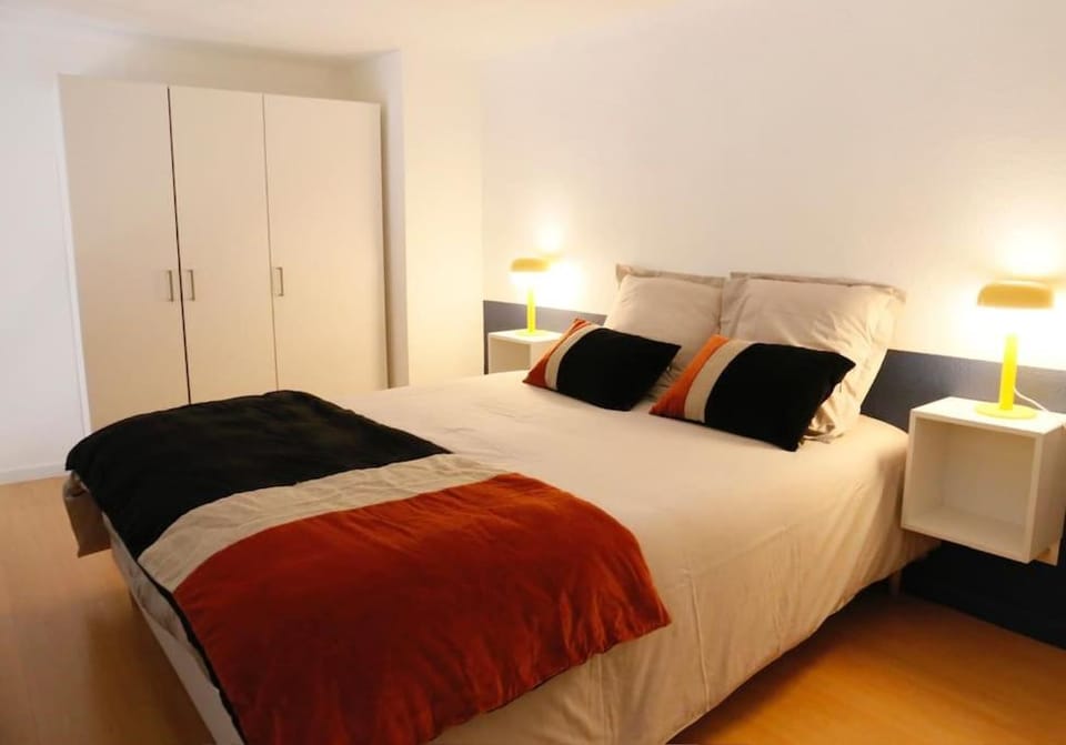 Monnaie,Vieux-Lille, Unique, Neo-Vintage Apartment in Lille