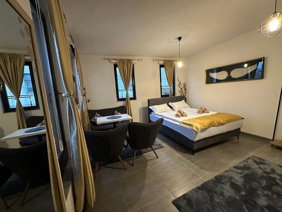 TV and multimedia, Living room, Seating area, Bedroom