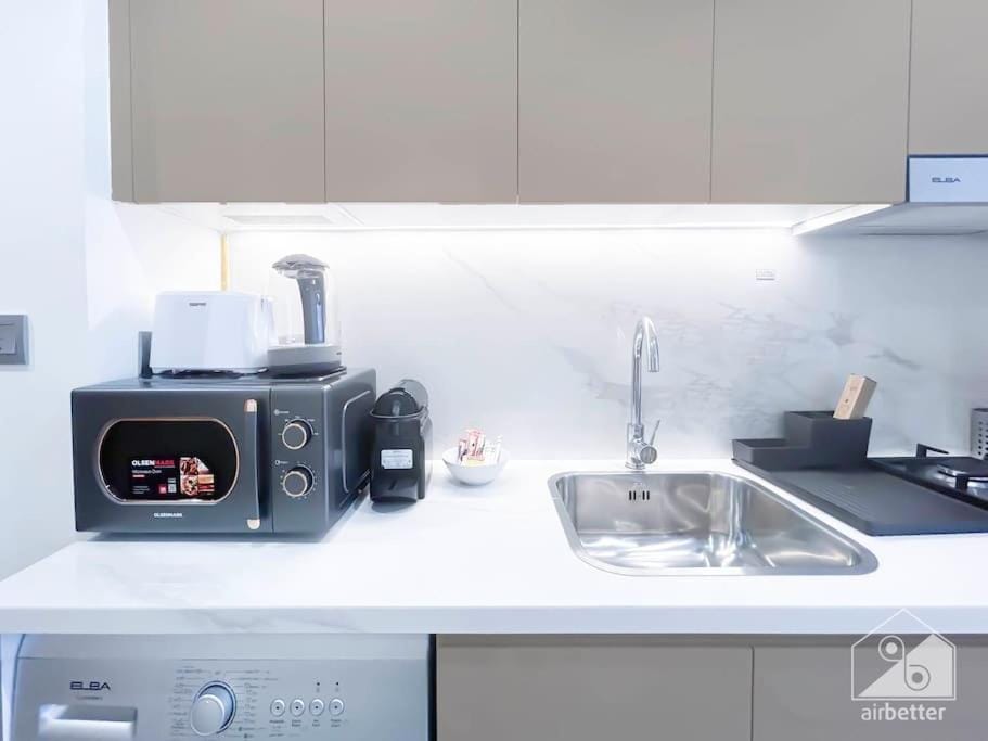 Elegant Stay in Meydan Balcony & Stunning Views Apartment in Dubai