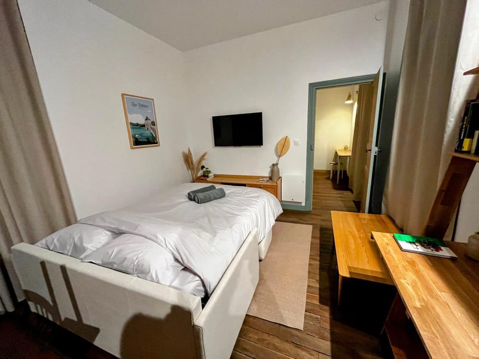 Bed, TV and multimedia