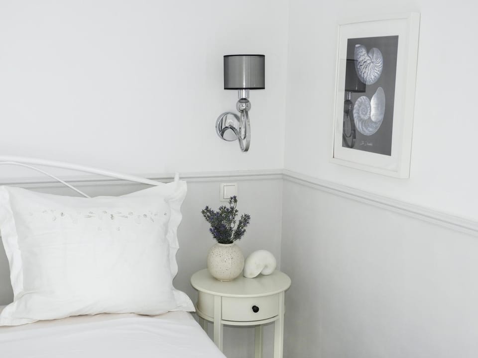Bed, Decorative detail, Bedroom