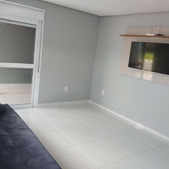 Communal lounge/ TV room, Bed, TV and multimedia, Living room, air conditioner