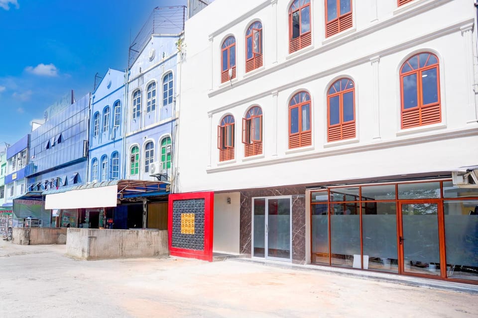 Facade/entrance