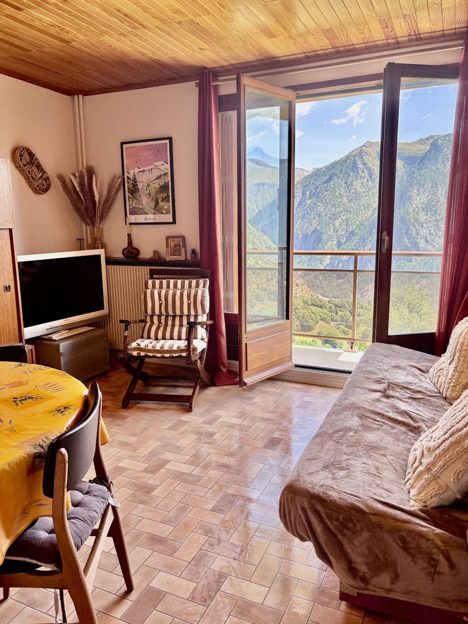 Communal lounge/ TV room, Living room