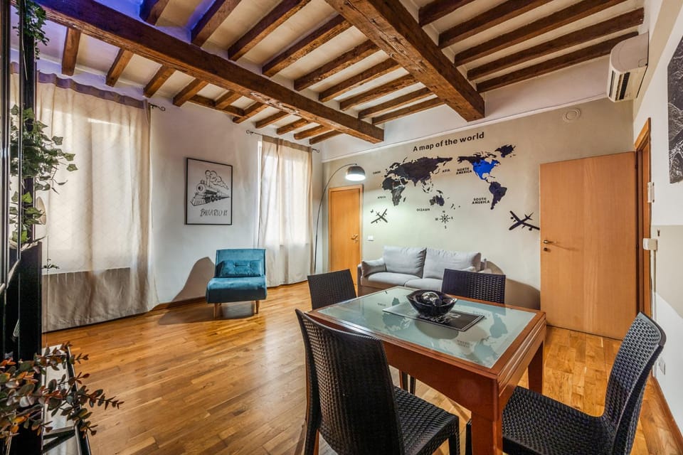 Living room, Seating area, Dining area, internet, air conditioner