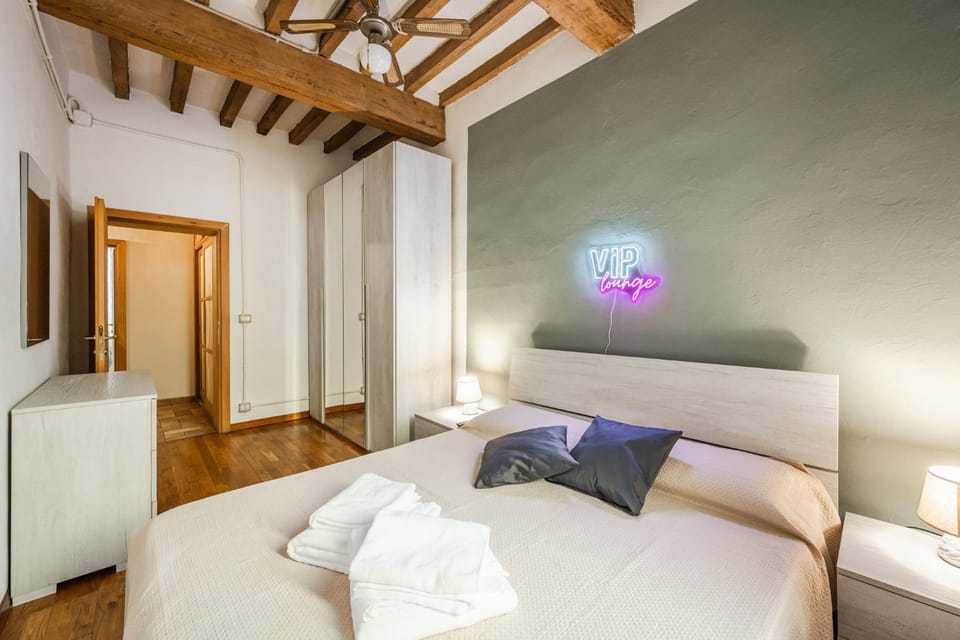 Bed, Photo of the whole room, Bedroom, heating, towels