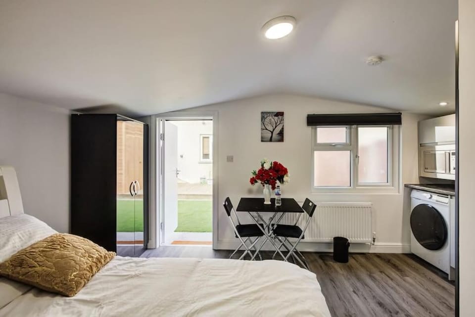 Living room, Seating area, wardrobe, washing machine