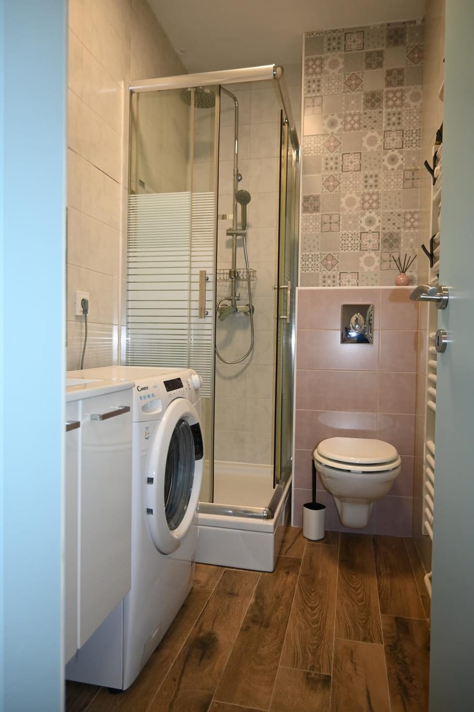 Shower, Toilet, Bathroom, washing machine