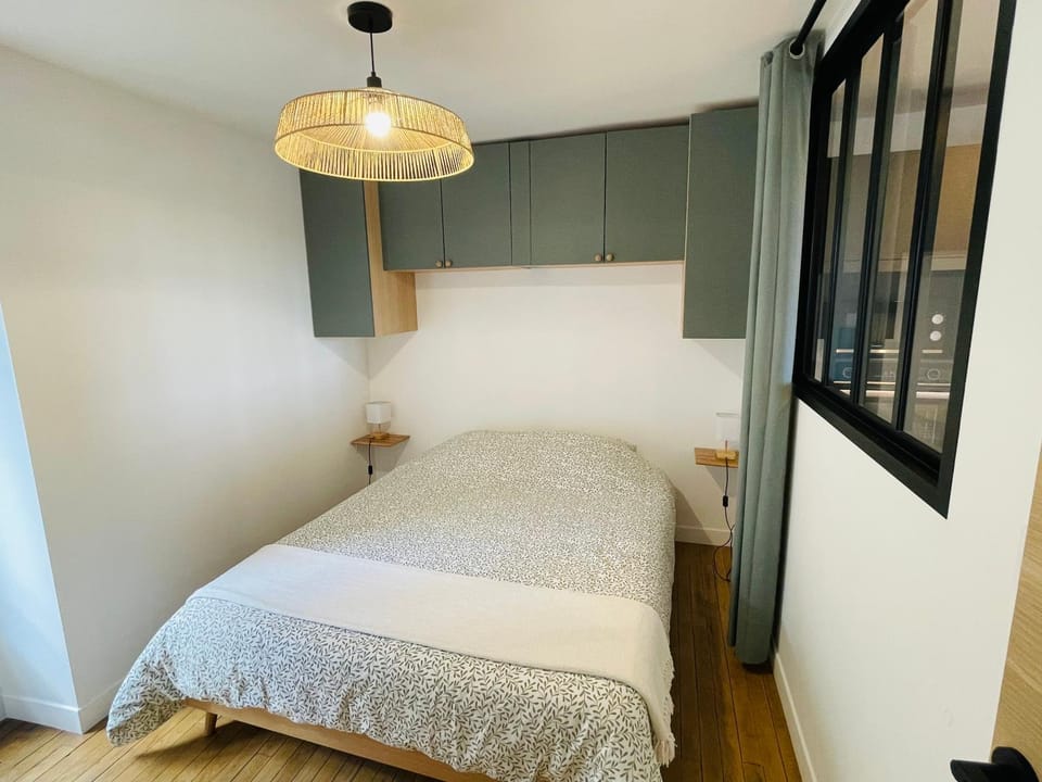 Bed, Photo of the whole room, Bedroom
