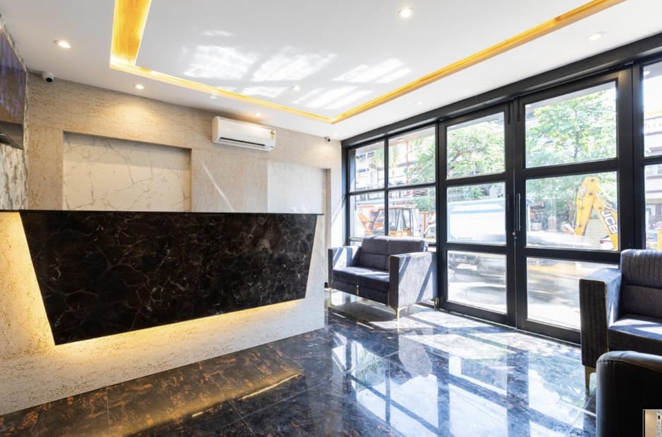 TV and multimedia, Lobby or reception, Seating area, air conditioner
