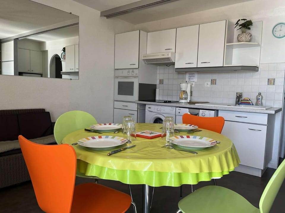 Kitchen or kitchenette, Living room, Dining area, dishwasher, oven, stove