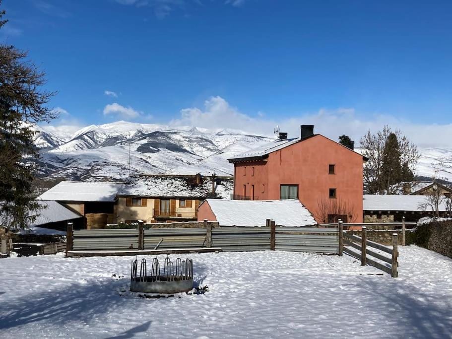 Property building, Day, Natural landscape, Winter, Mountain view