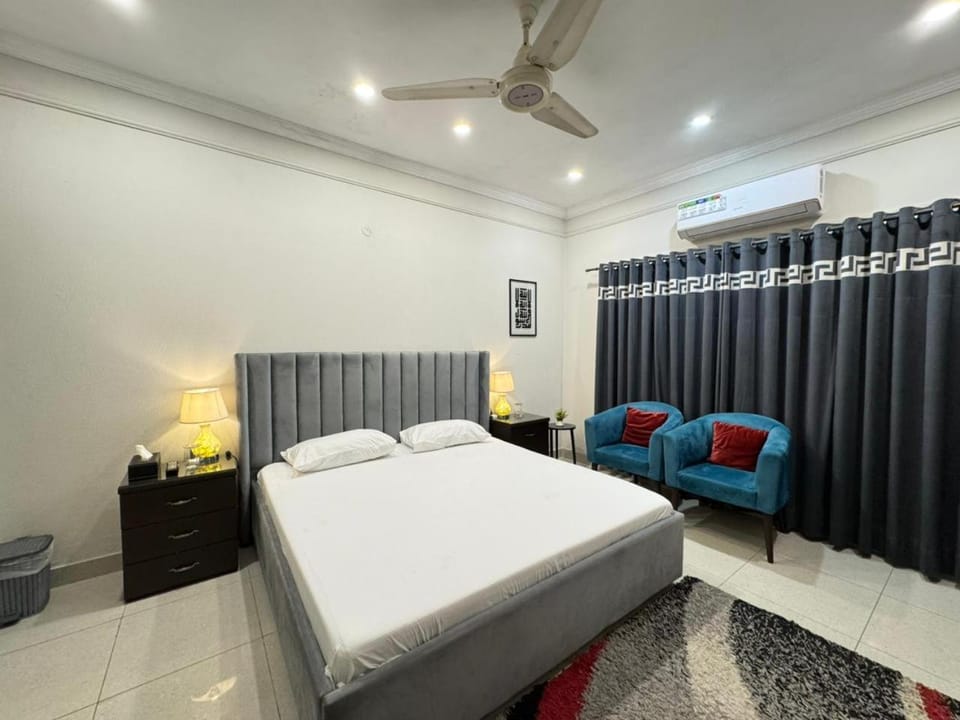 Cozy & Peaceful Rooms Near Lyallpur Galleria Bed and Breakfast in Punjab