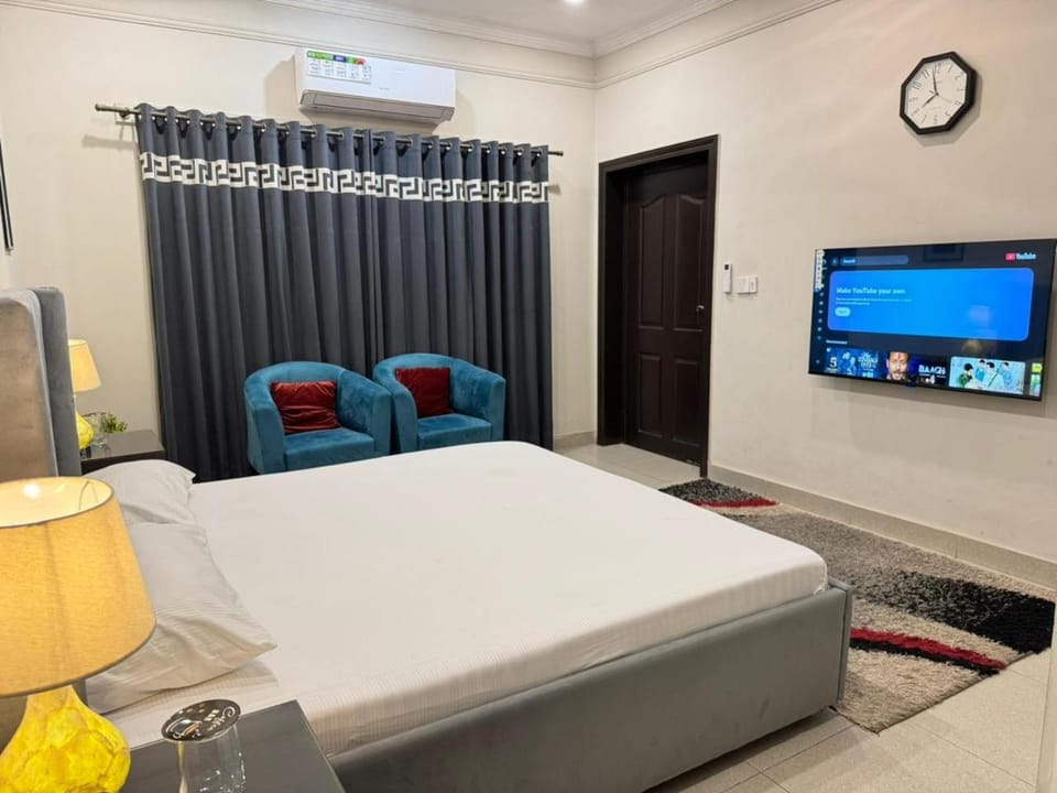 Cozy & Peaceful Rooms Near Lyallpur Galleria Bed and Breakfast in Punjab