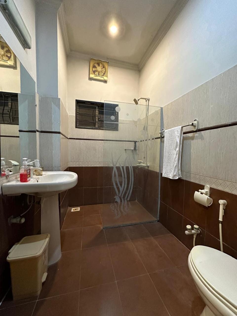 Cozy & Peaceful Rooms Near Lyallpur Galleria Bed and Breakfast in Punjab